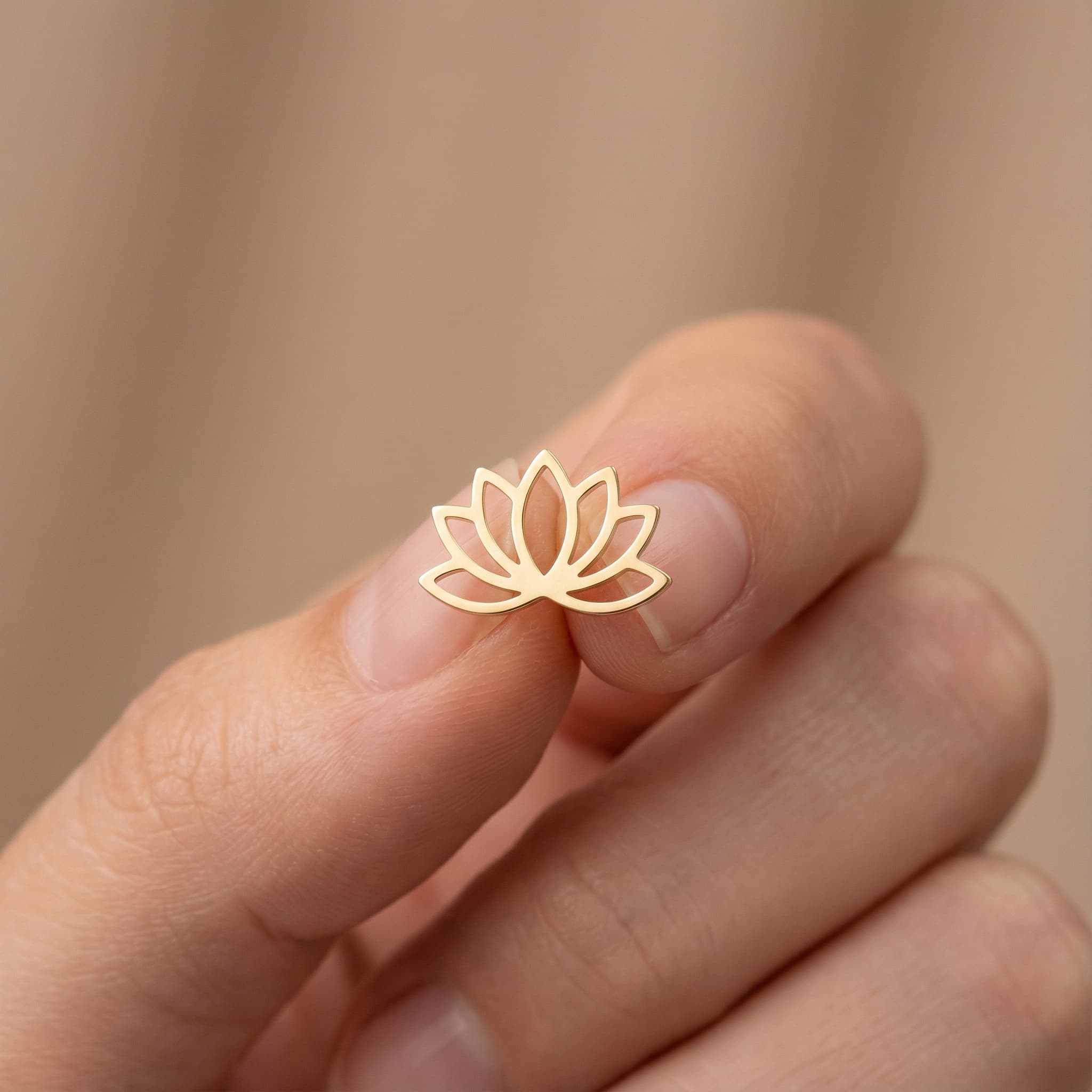 Lotus Çiçeği Figürlü 925 Ayar Gümüş Küpe